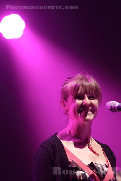 YOUNG MARBLE GIANTS - 2010-06-01 - PARIS - Espace Charlie Parker - Grande Halle - 
